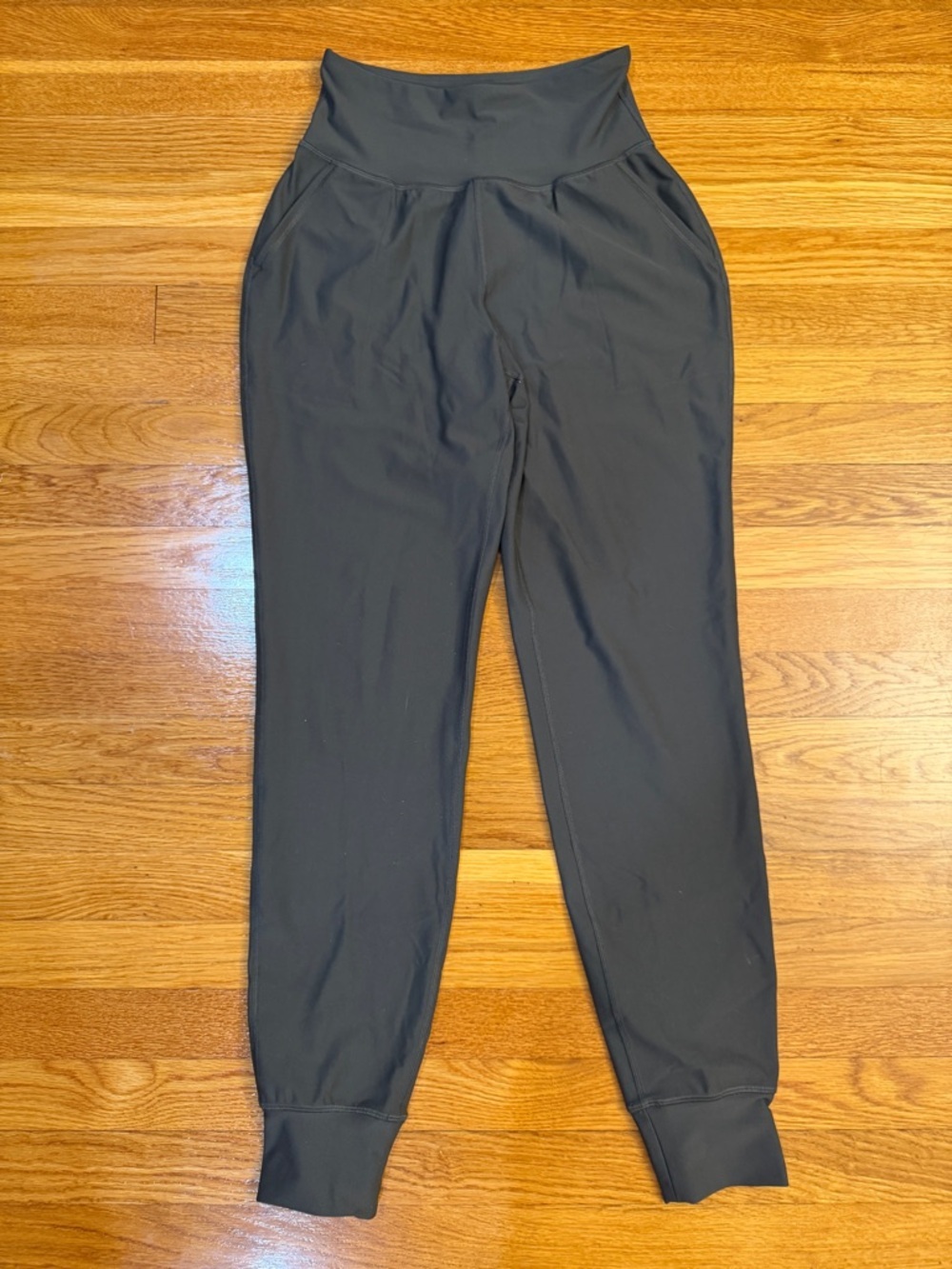 Old Navy Active PowerSoft High-Waisted Joggers in Gray (Green) - Size Small TALL